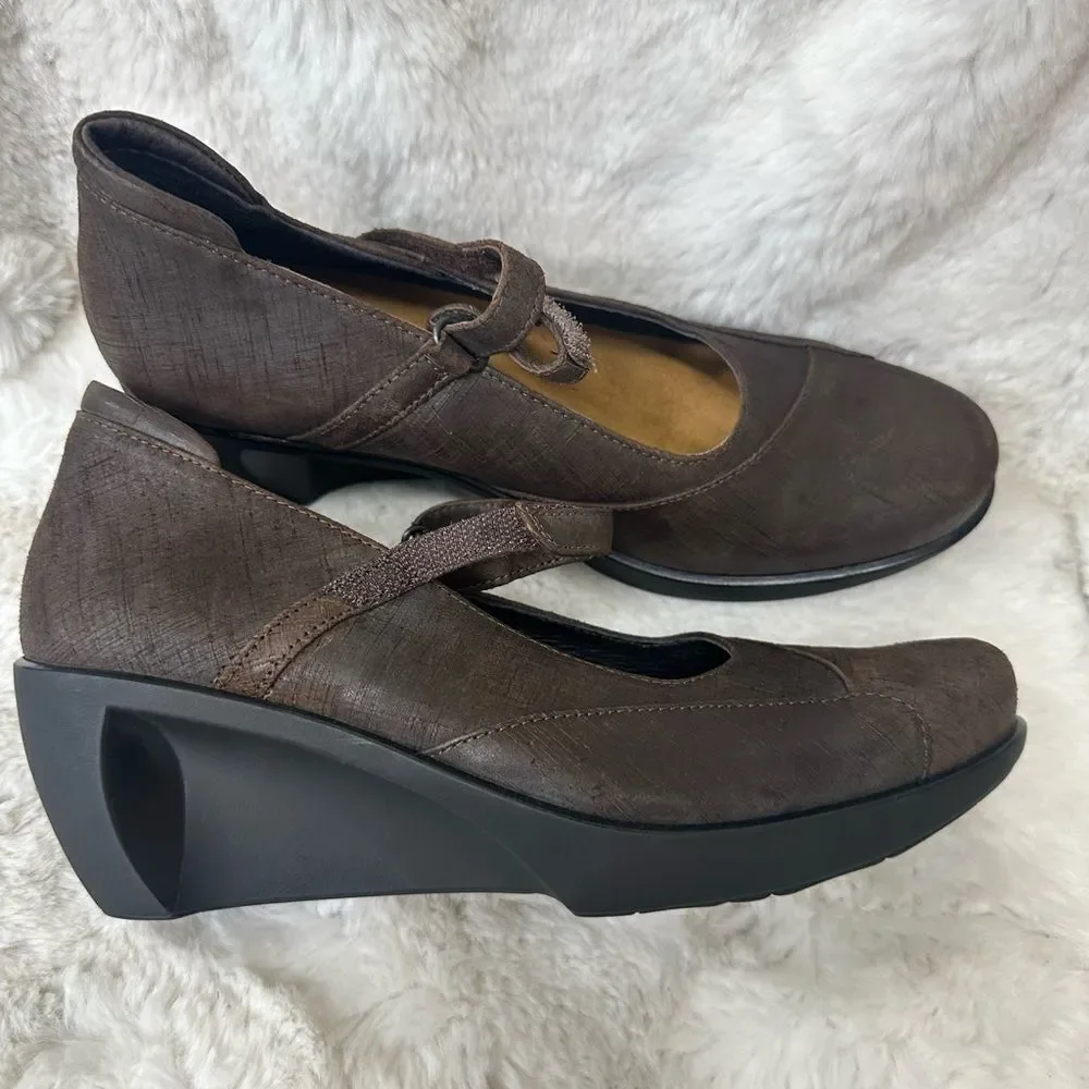 NEW Naot Women's Day Wedge Pump Mary Jane Comfort Shoe Mine Brown Leather 9.5